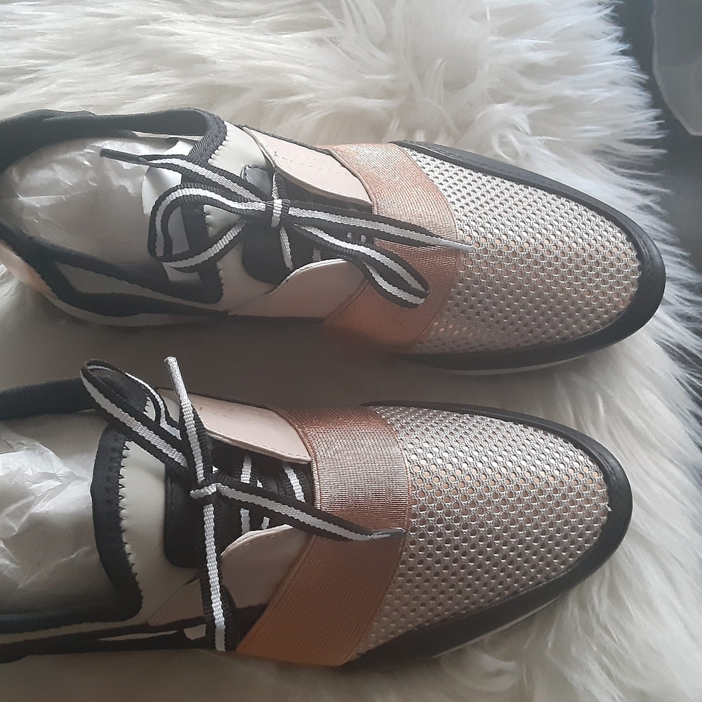 Sneakers - Picture 4 of 7